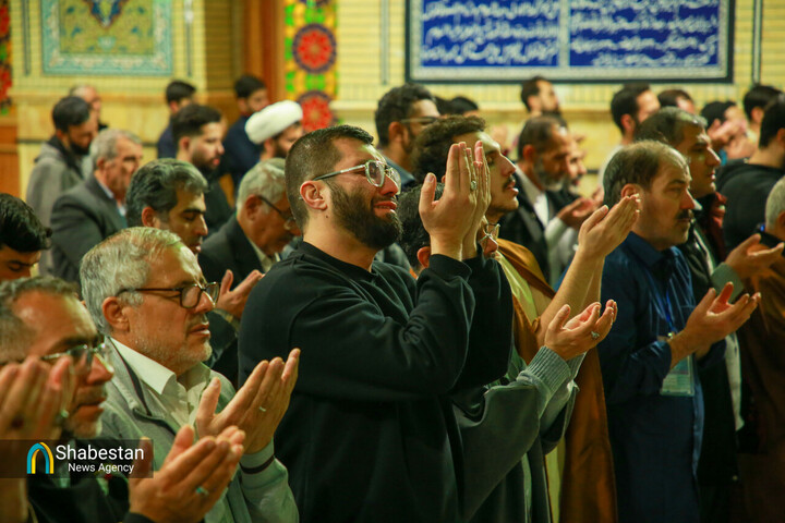 شعار مرگ بر اسرائیل معتکفین در آستان مقدس مسجد جمکران