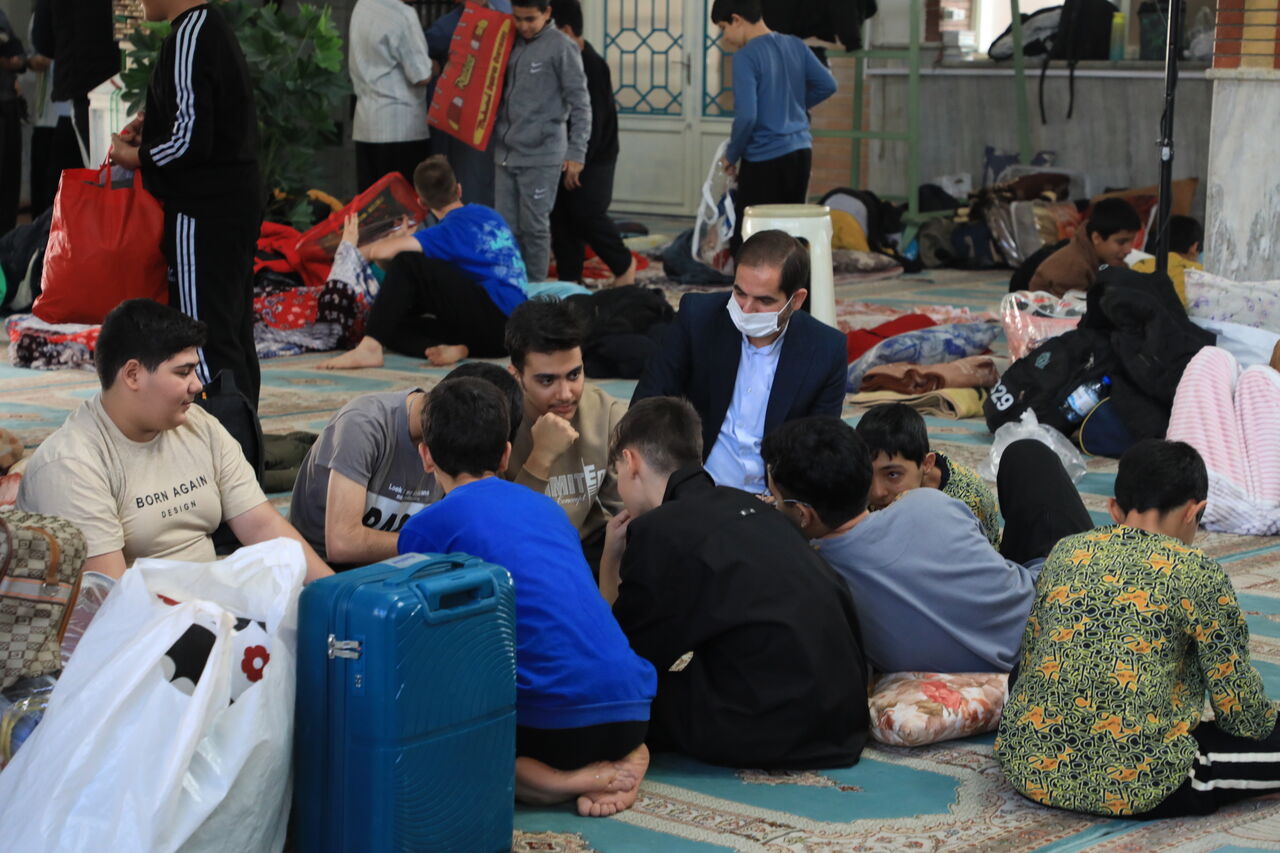 «خلوت قهرمانان» در مسجد امام خمینی(ره) اراک