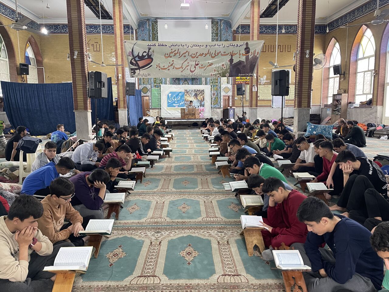 «خلوت قهرمانان» در مسجد امام خمینی(ره) اراک