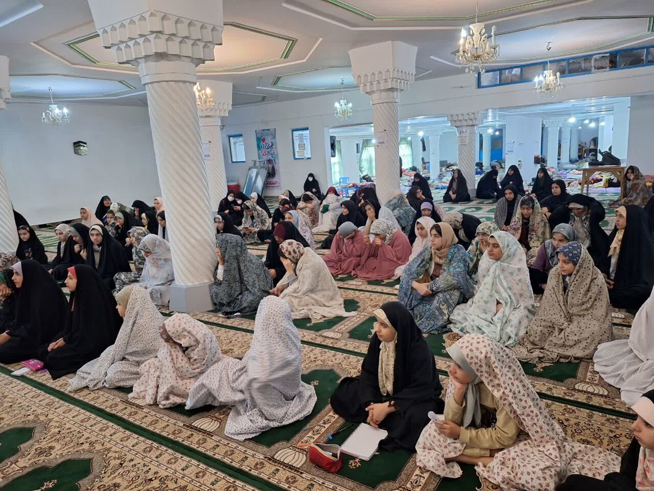 اعتکاف دانش‌آموزی؛ فرصتی برای خودسازی دختران نوجوان در مسجد جامع سنندج