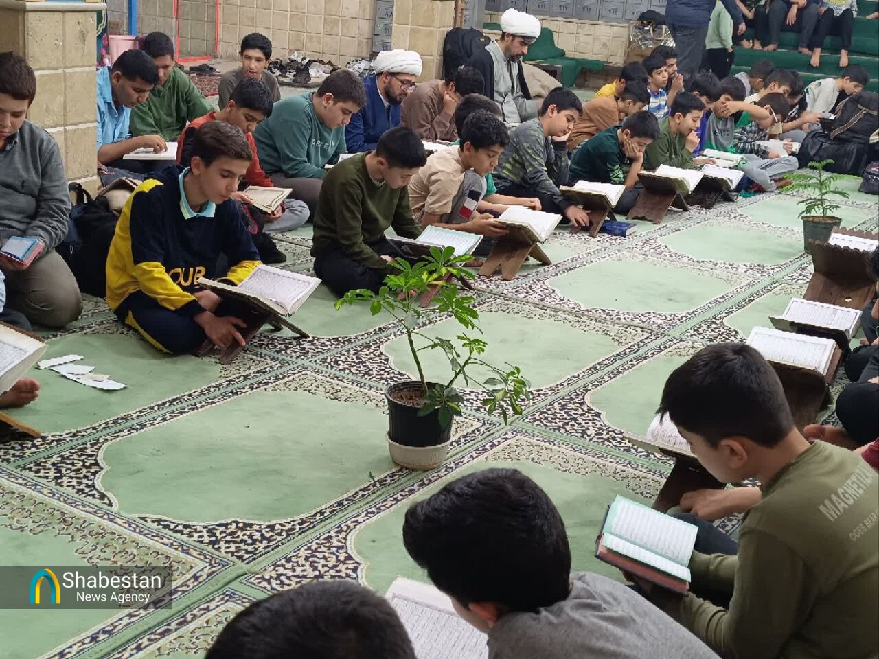 محفل انس با قرآن کریم در اعتکاف دانش آموزی
