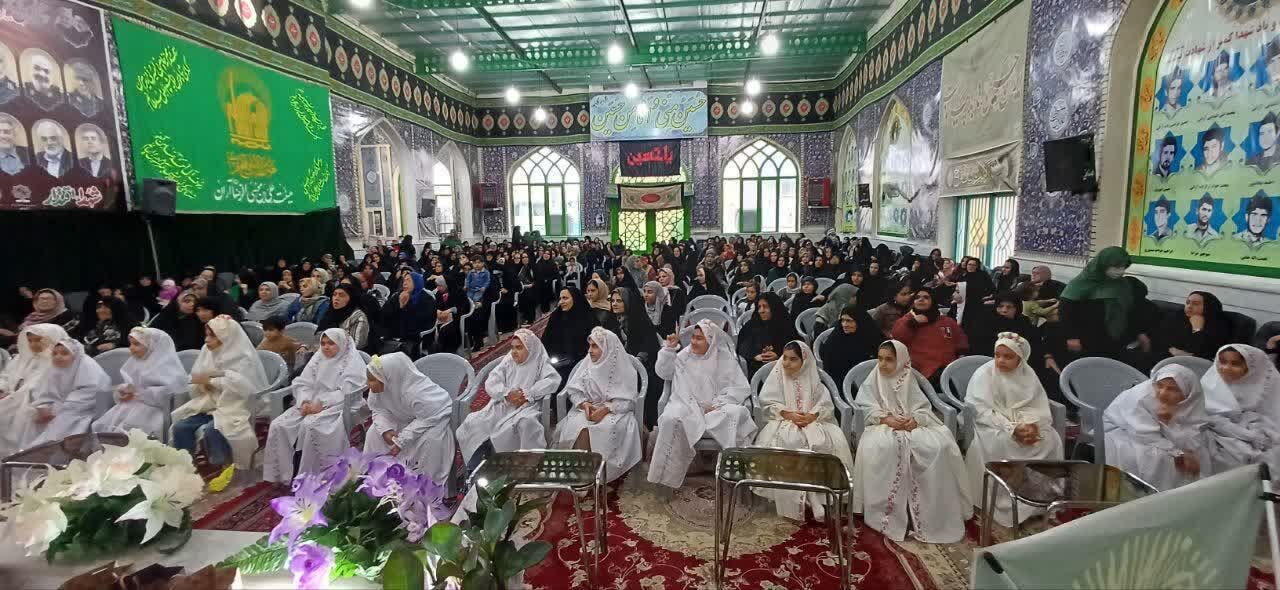 جشن عبادت «ریحانهها» در حسینیه رضویه عباس آباد آران و بیدگل برگزار شد