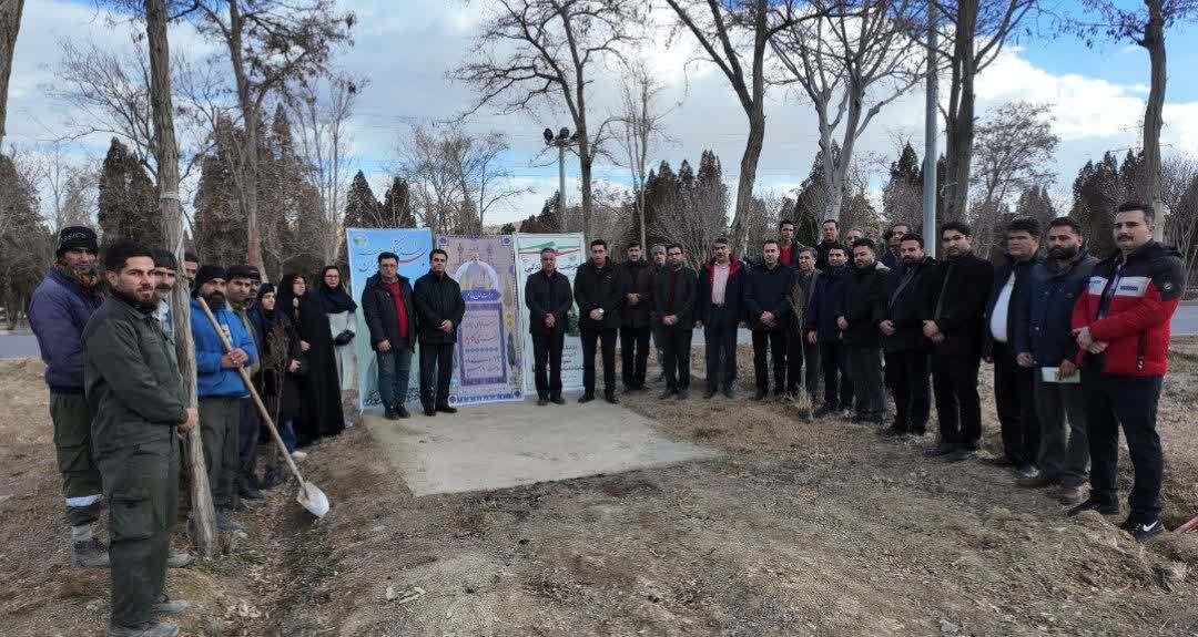 کاشت ۶۳۰ نهال به نیت شهید سلیمانی در پویش «درختکاری به یاد پدر»