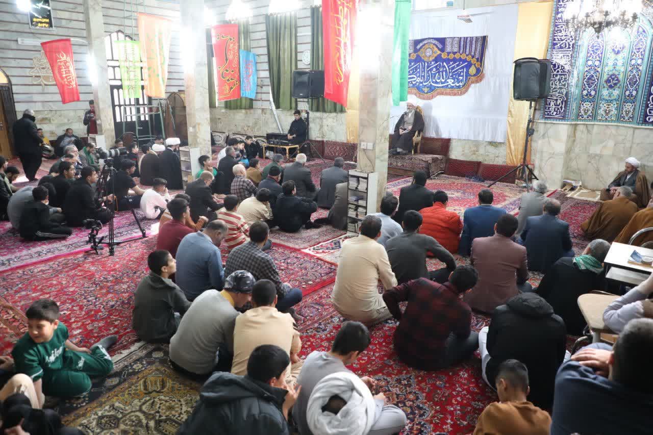 خلوتنشینی اعتکاف فرصتی برای تأمل و تفکر در عظمت پروردگار است