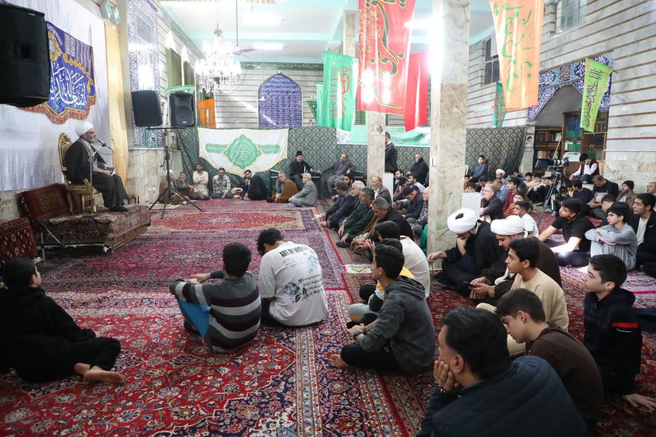 خلوتنشینی اعتکاف فرصتی برای تأمل و تفکر در عظمت پروردگار است