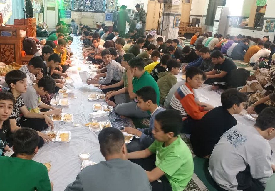 حضور ۱۸۰ معتکف نوجوان در کانون فرهنگی هنری مسجد انصارالحسین(ع)