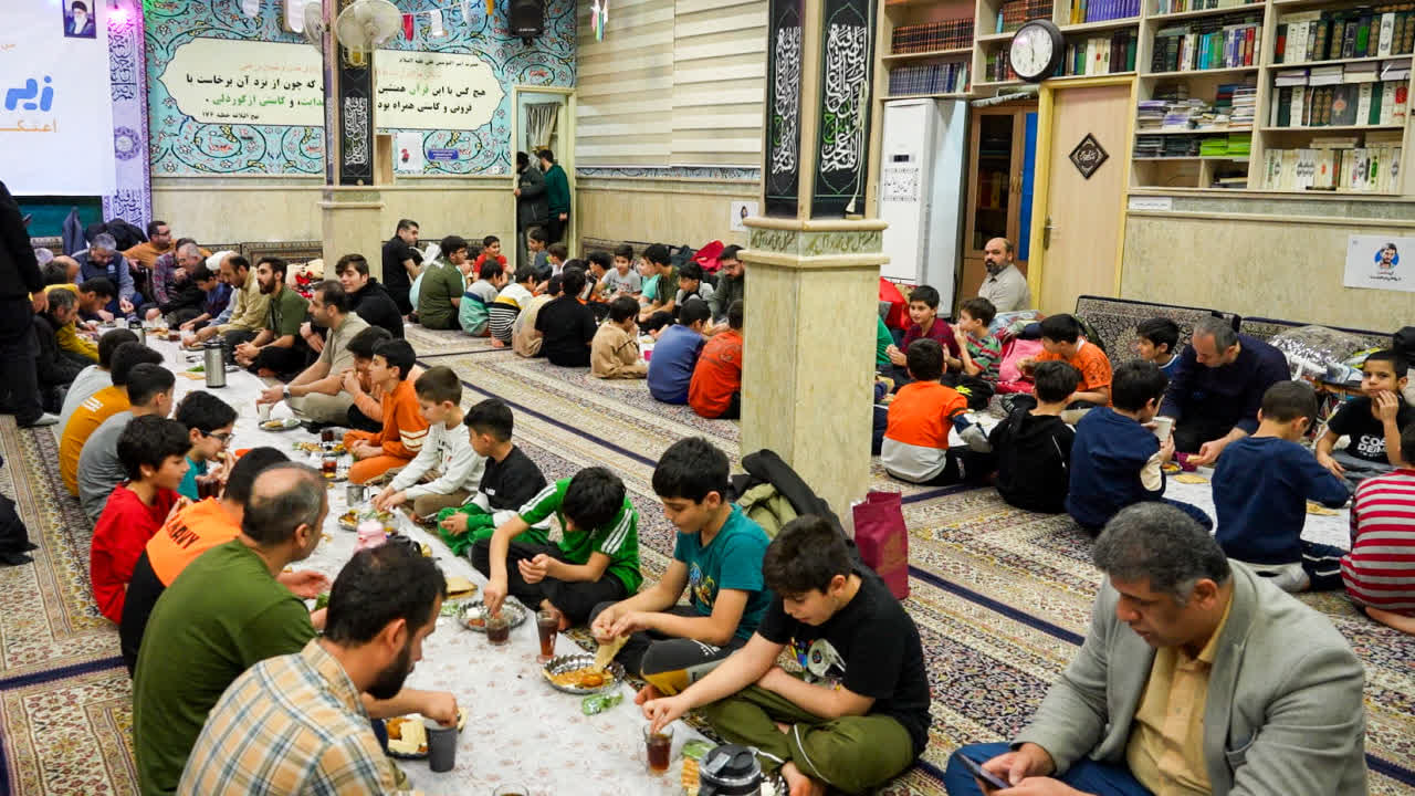 کارگاه همدلی پدر و پسری در اعتکاف رشت