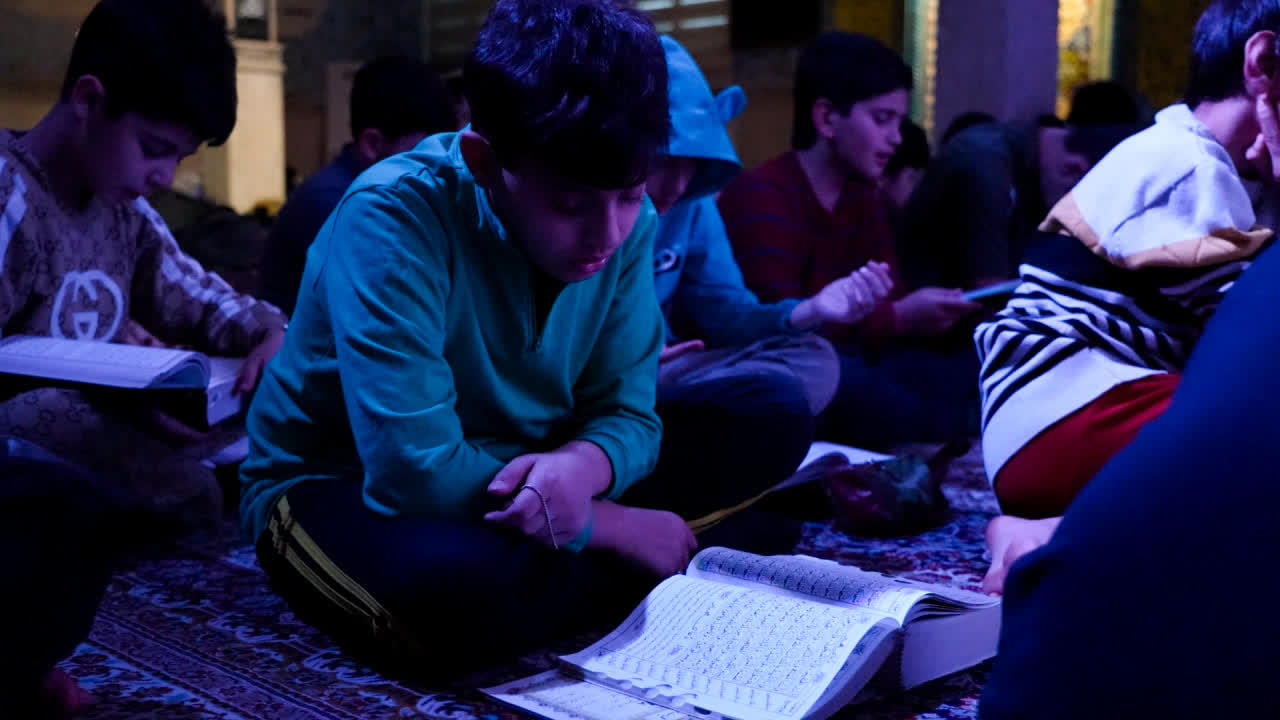 کارگاه همدلی پدر و پسری در اعتکاف رشت