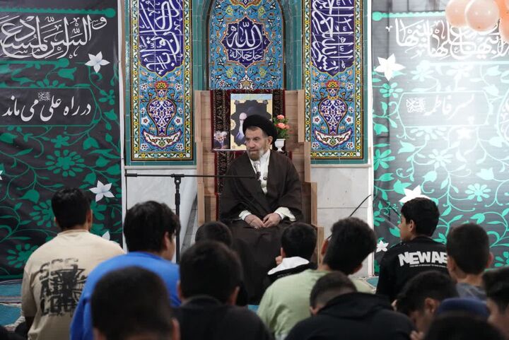 دین و دانش دو بال برای رشد و آینده روشن نوجوانان هستند