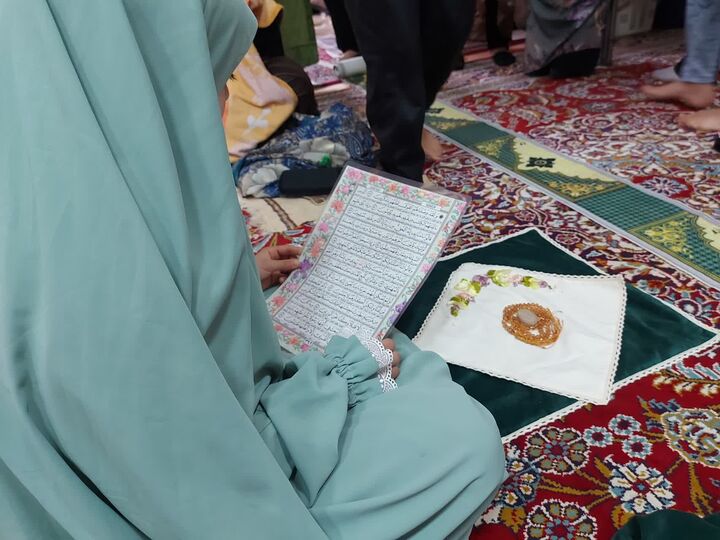 اعتکاف مادرانه؛ هم‌نشینی «عبادت، بازی و تربیت»