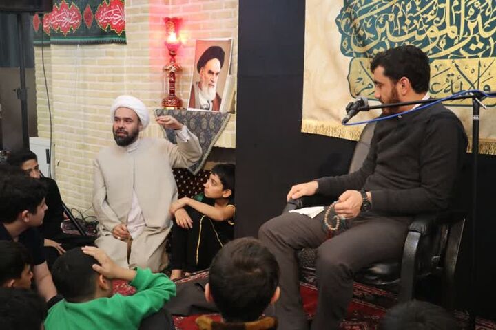 اعتکاف پسرانه کانون فرهنگی هنری وصال با محور سواد رسانه‌ای در مسجد عباسقلی‌خان