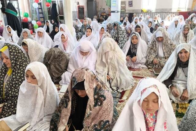 شور معنوی در اعتکاف دانشآموزی دوزین مینودشت