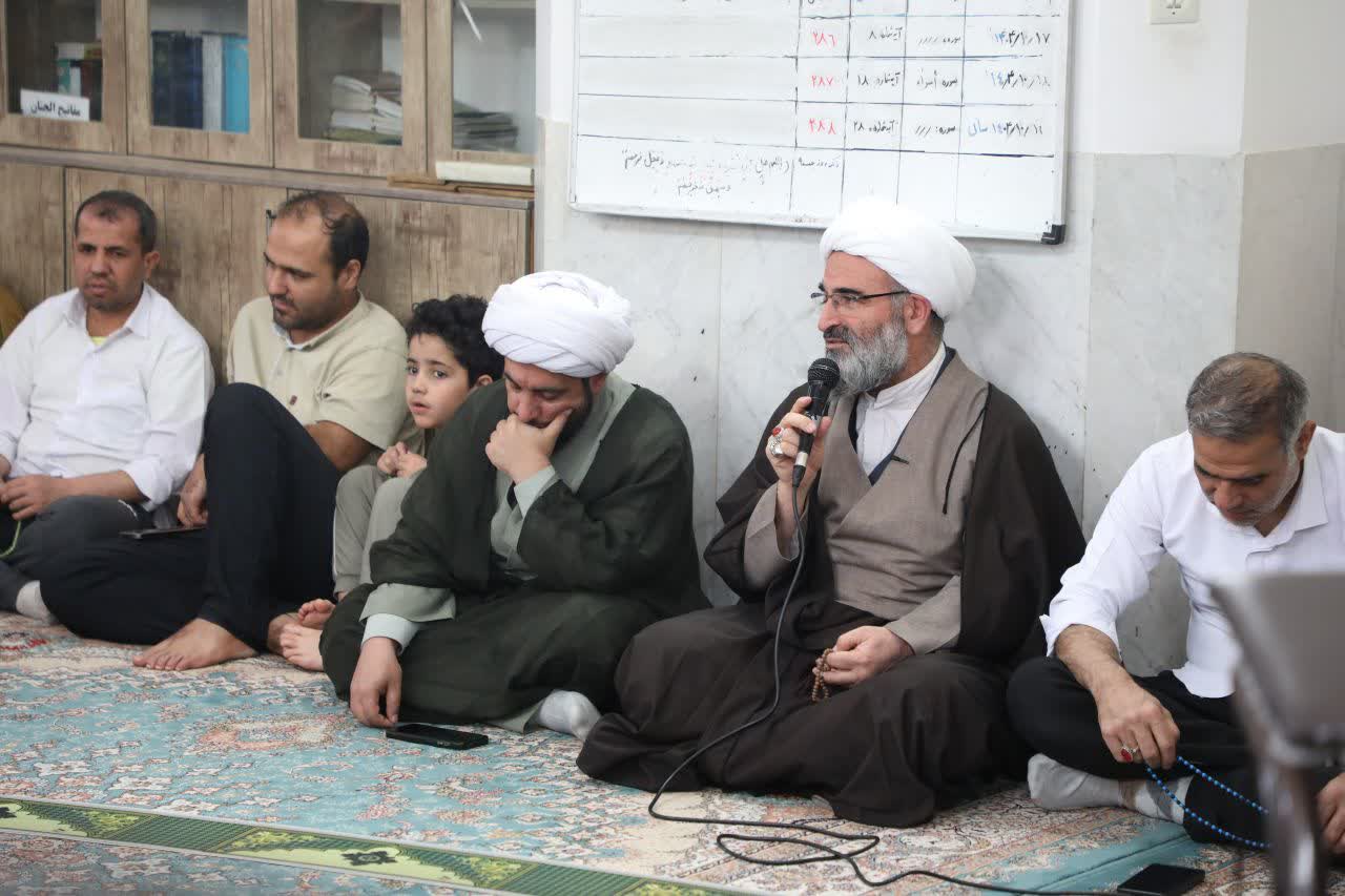 امام خامنهای(مدظله العالی) سکاندار و ناخدای کشتی انقلاب اسلامی است