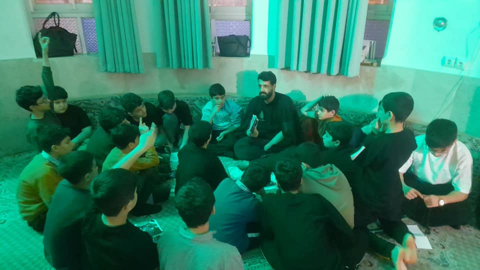 اعتکاف دانش آموزی در مسجد امام جواد (ع) رشت