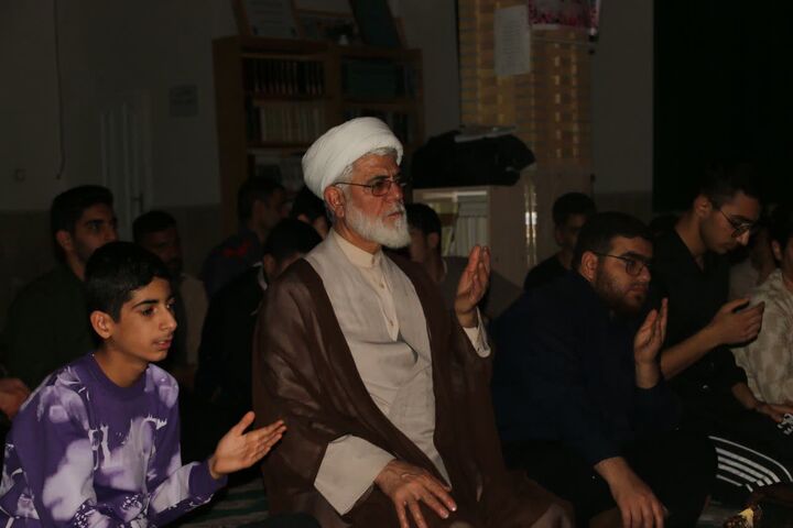 سوگواری بانوی صبر در خلوت بندگی