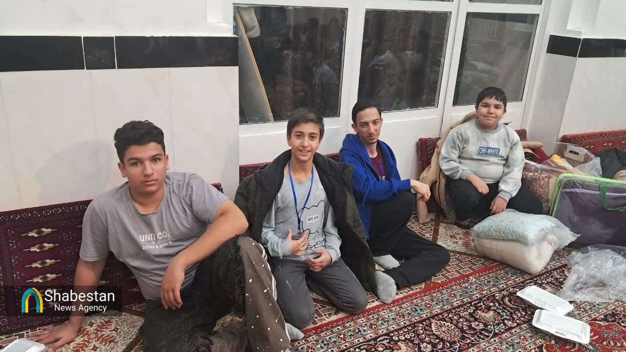 دانش‌آموزان بروجردی با شعار نسل ایستادگی معتکف شدند