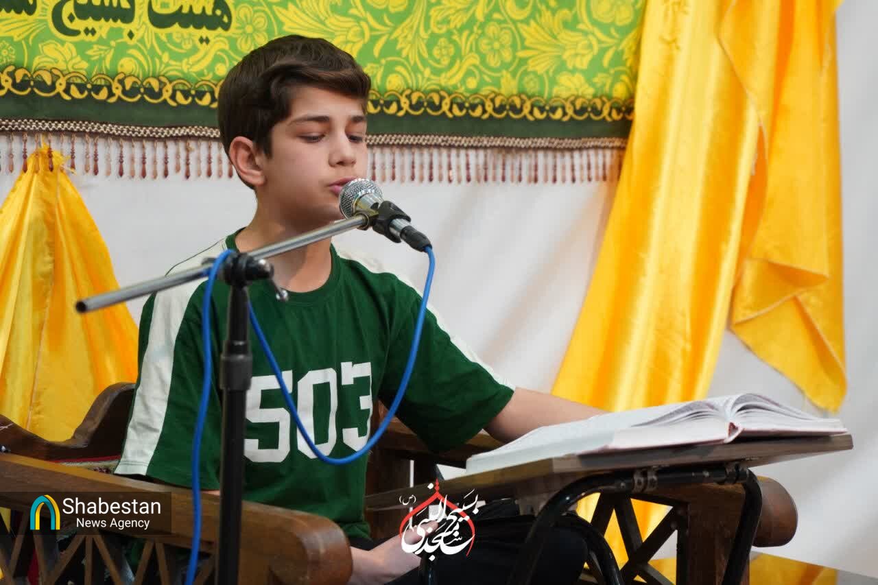 دانشآموزان بروجردی با شعار نسل ایستادگی معتکف شدند