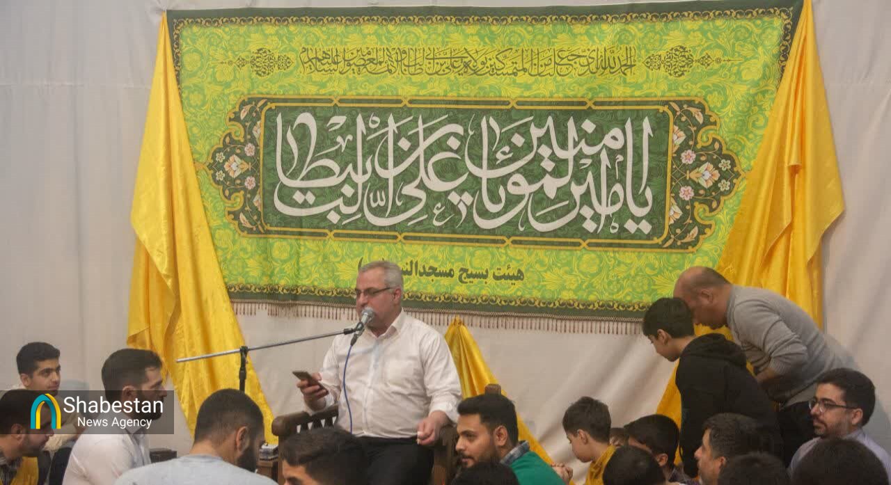 دانش‌آموزان بروجردی با شعار نسل ایستادگی معتکف شدند