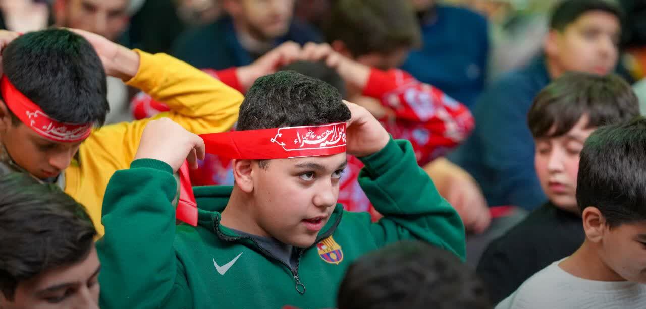 ساعات پایانی اعتکاف و مناجات معتکفین در فضای دلنشین و معنوی مسجد