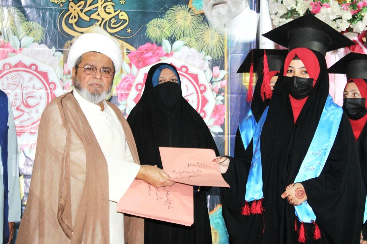 بانوان با تکیه بر سیره امیرالمومنین علیه السلام در جامعه نقش آفرینی کنند