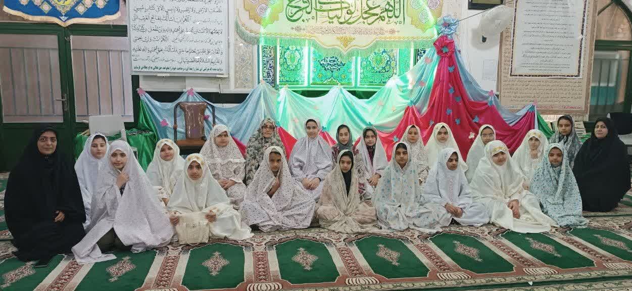 تجربه موفق معلم آران و بیدگلی در پیوند عمیق شاگردانش با فضای معنوی اعتکاف