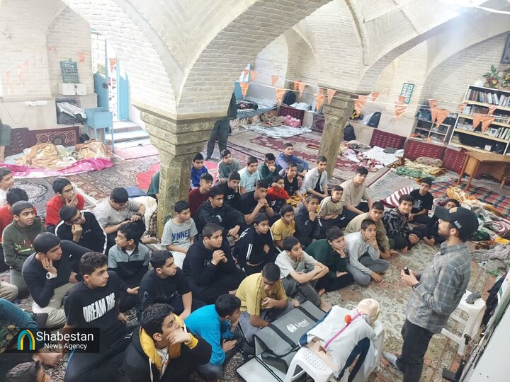 روزهای متفاوتِ نسل زِد در مسجد آقالر