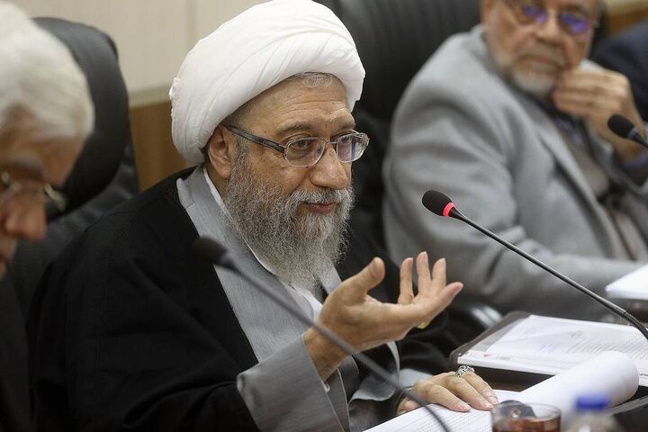 آیت الله آملی لاریجانی: دولت در جراحی بزرگ اقتصادی افکار عمومی و نخبگان را اقناع کند