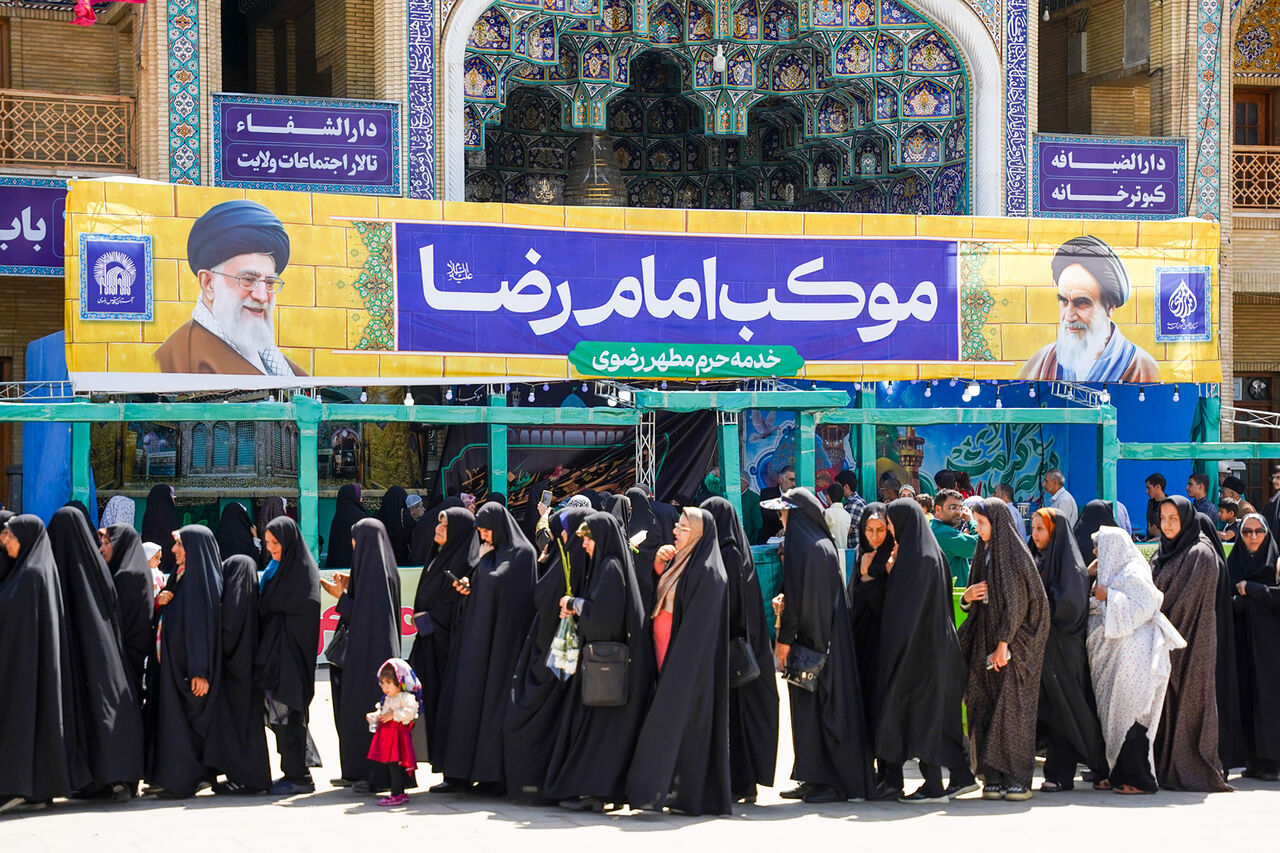 باران مهربانی در روزهای پرغبار؛ آستان شاهچراغ(ع) مرکز فرماندهی کمکهای مردمی