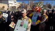 ورود پیکر مطهر شهید آقاجانی به مراسم تشییع در شهر ایلام
