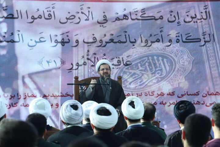 نماز مکتب تربیت انسان است