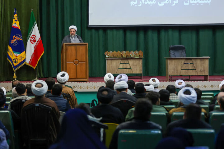 تربیت در نگاه صالحین؛ فراتر از اخلاق فردی است