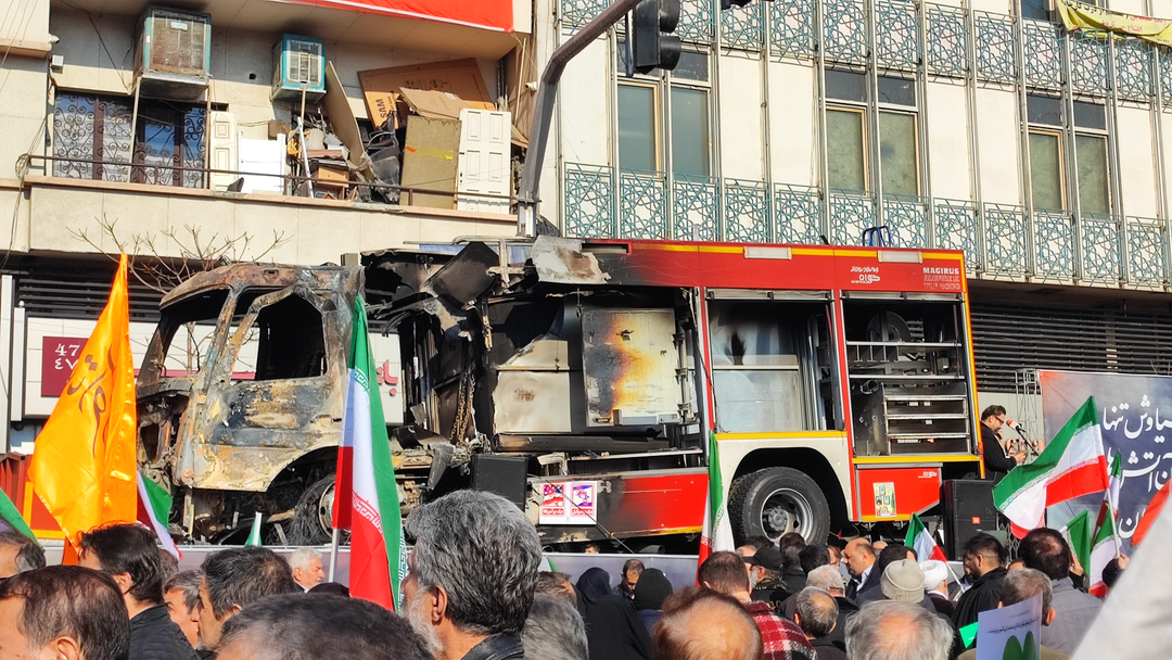 خیزش عظیم مردم تهران علیه تروریست‌های مسلح و داعشی