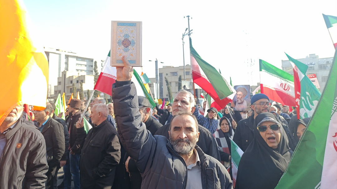 خیزش عظیم مردم تهران علیه تروریست‌های مسلح و داعشی