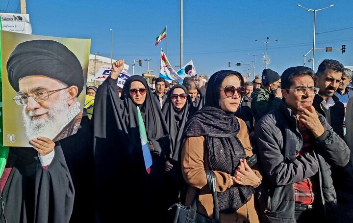 ما جانفدای رهبریم؛ دشمن هر فتنه‌گریم