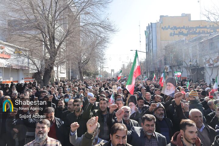 مردم فارسان در واکنش به اغتشاشات اخیر به خیابان آمدند