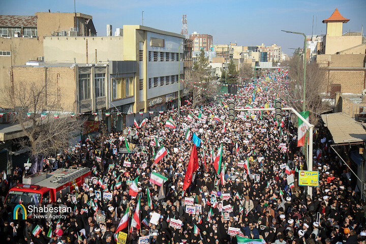 آغاز  خروش مردم قم در محکومیت اغتشاشات