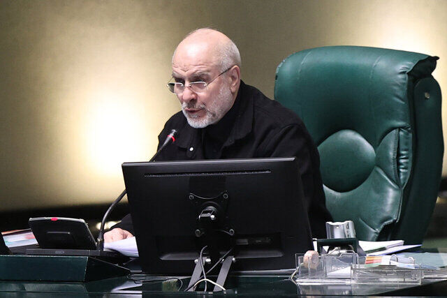 در برابر حضور آگاهانه مردم سر تعظیم فرود می‌آوریم