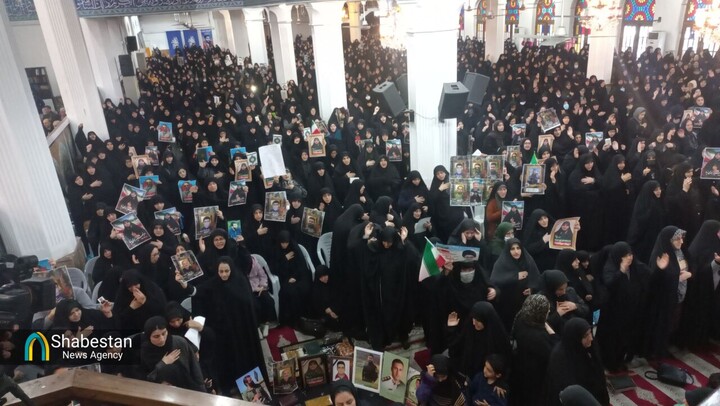 همدرد با خانواده شهدا در یادبود شهدای مدافع امنیت