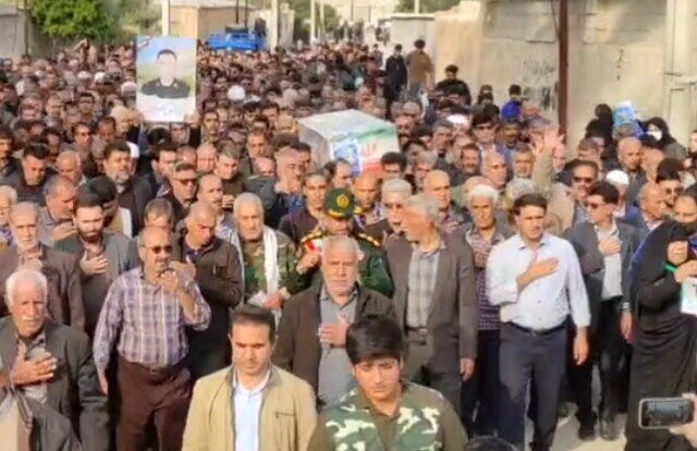 تشییع پیکر شهید خداویس دهقانی در روستای کرایی شهرستان کازرون