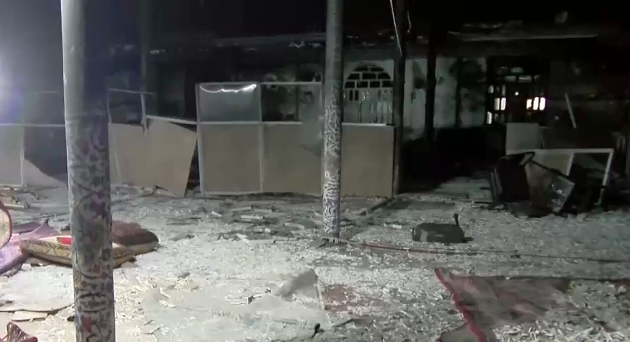 هتک حرمت آشوبگران به مساجد و اماکن مذهبی/ مسجد خانم الانبیاء شهر اراک در آتش خشم اغتشاشگران