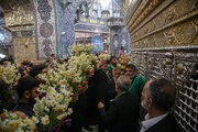 گل‌آرایی ضریح مطهر کریمه اهل‌بیت(س) به مناسبت عید سعید مبعث