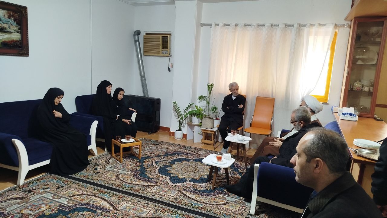 دیدار نماینده ولی فقیه گیلان با خانواده‌های شهدای تروریستی اخیر