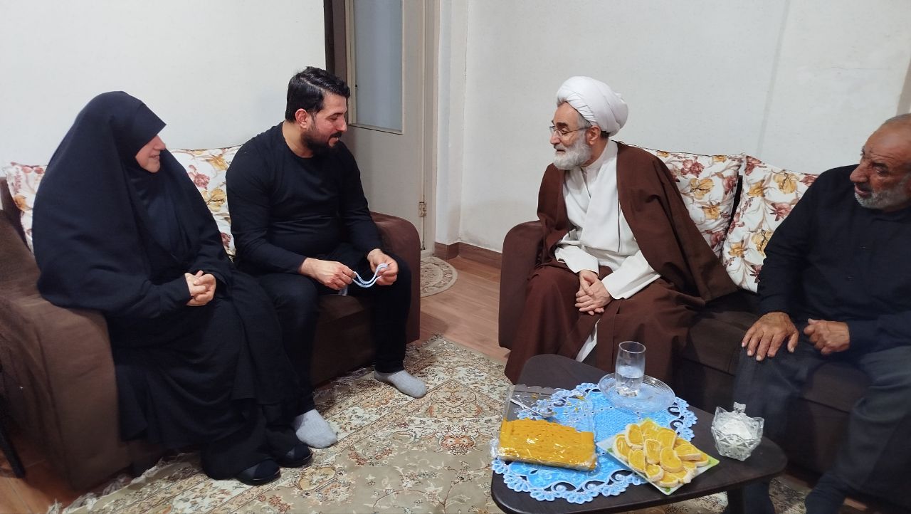 دیدار نماینده ولی فقیه گیلان با خانوادههای شهدای تروریستی اخیر