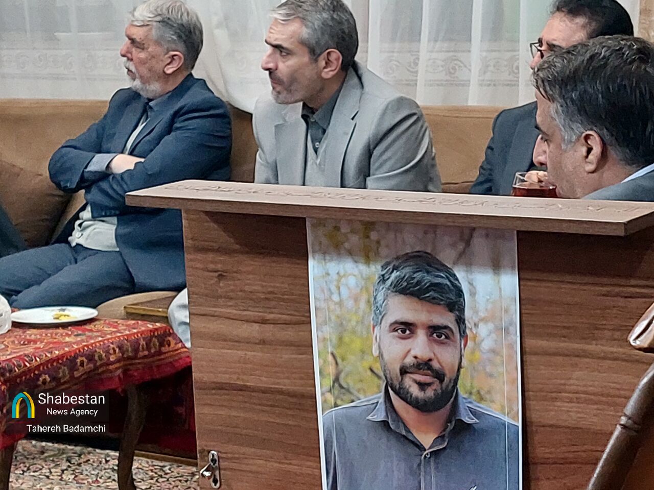 وزیر فرهنگ و ارشاد اسلامی با خانواده شهید اغتشاشات اخیر در کرمان دیدار و گفتگو کرد