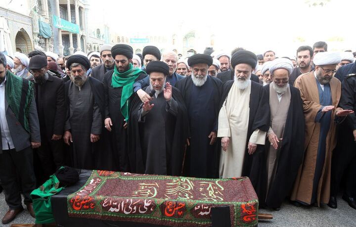 پیکر برادر آیت‌الله سیستانی در قم تشییع شد