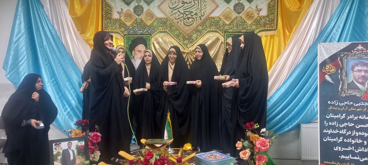 برگزاری محفل انس با قرآن با یاد شهید مدافع امنیت در آران و بیدگل
