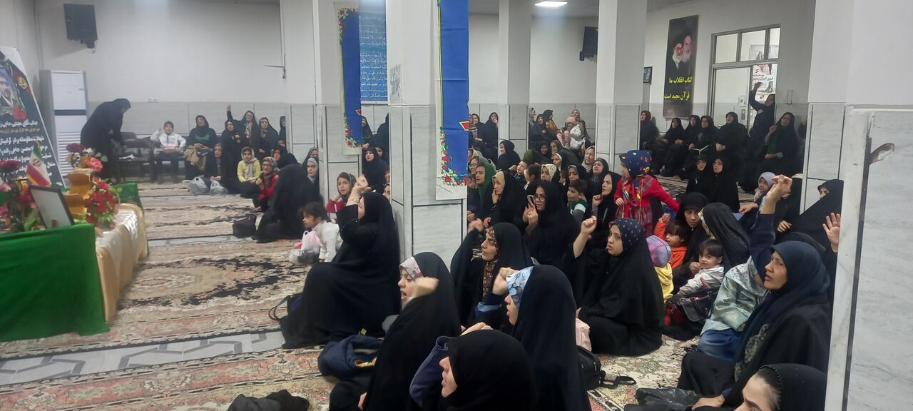 برگزاری محفل انس با قرآن با یاد شهید مدافع امنیت در آران و بیدگل