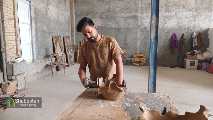 کارآفرین بیرجندی که چوب در دستان او جان می‌گیرد