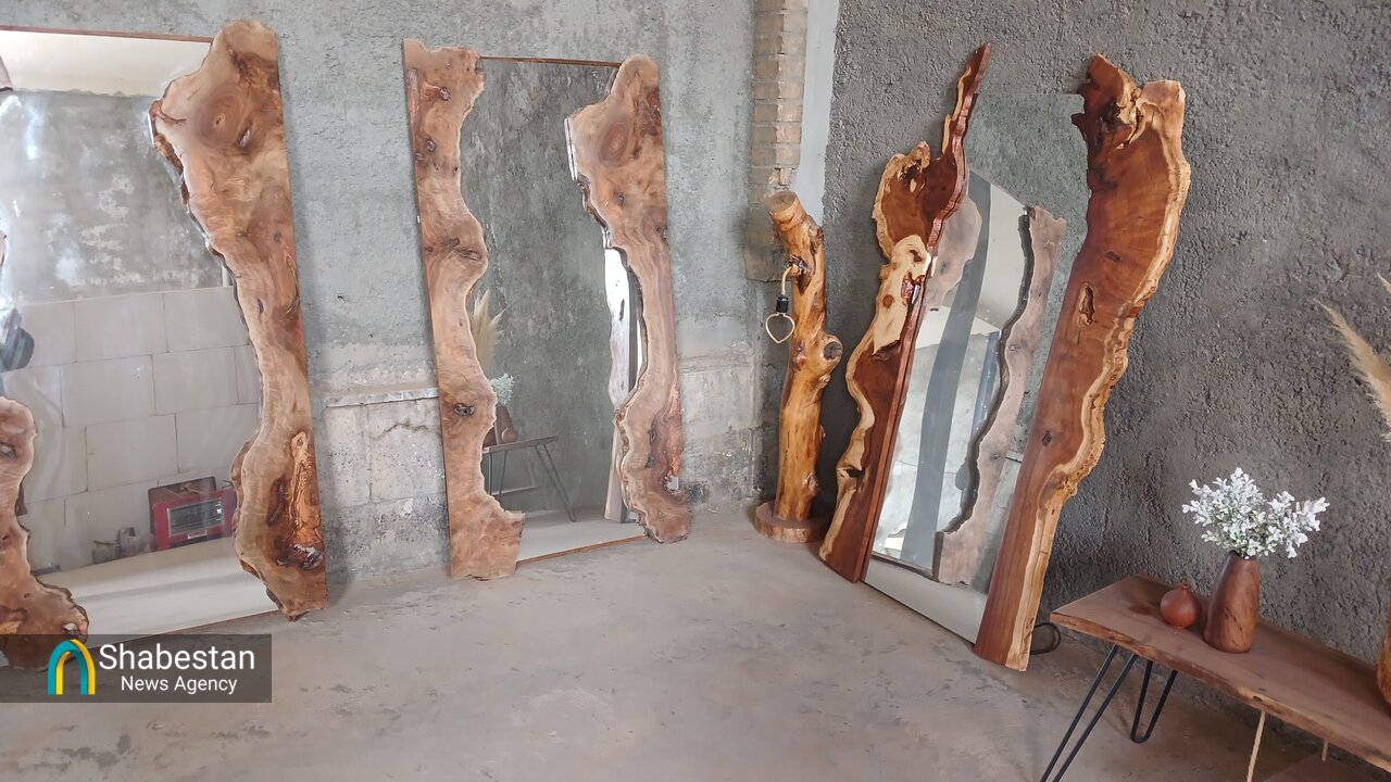 کارآفرین بیرجندی که چوب در دستان او جان می‌گیرد