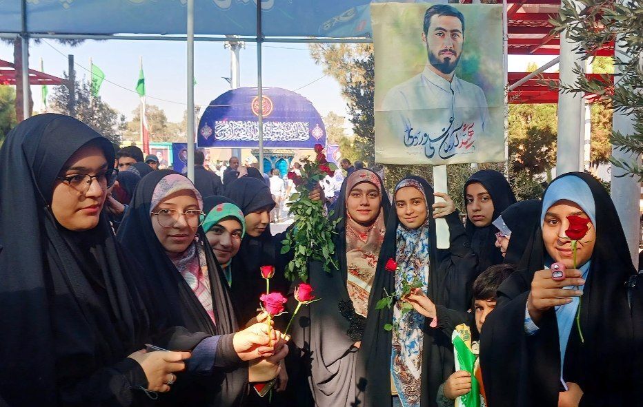 تجدید بیعت نوجوانان مسجد گوهرشاد جهرم با نظام و رهبری